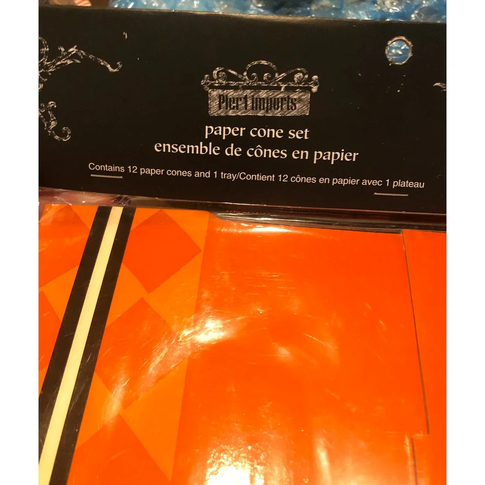 NWT HALLOWEEN PARTY Eat Up Witches‎ Popcorn Candy Cones and Display Box